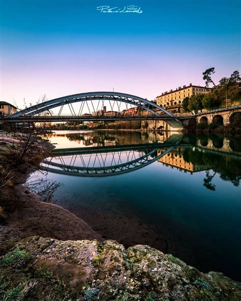 Il Ponte Fiume Adda Di Canonica Adda Che Unisce La Provincia Di Milano