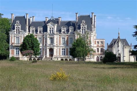 Sarthe À La Bruère sur Loir l internat de prestige longtemps attendu