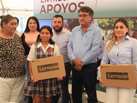 Entrega Alcalde Apoyos Educativos Y De Salud Por Mil Pesos Hoy Bcs