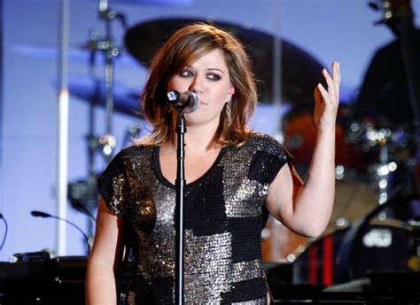 Hairstyle Review And Pictures Cute Kelly Clarkson Hairstyles For