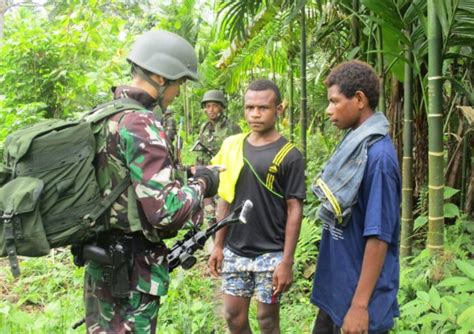 Satgas Perbatasan Ri Png Tangkap Empat Pelintas Batas Ilegal Kumparan