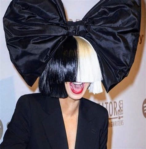 Pin De 𝐀𝐧𝐠𝐢𝐞 En ꜱɪᴀ ᴄᴜᴛᴇ Sia Fotos Imagenes De Sia Actores