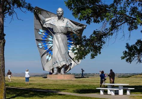 Sculptor Dale Lamphere Honors Native People of South Dakota - Sculpture ...