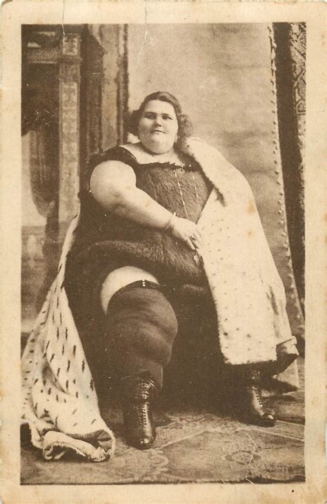 SPECTACLE TERESINA la plus grosse femme du Monde pesant 265 kg née en