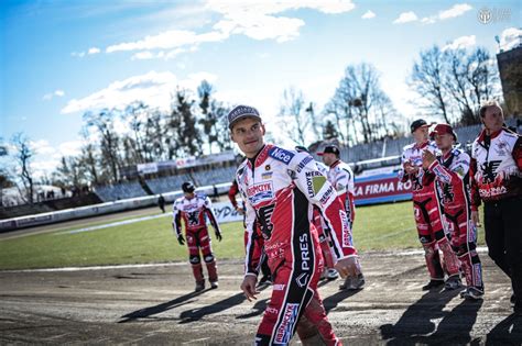 Adrian Miedzi Ski Wypo Yczony Do Fogo Unii Leszno Ks Polonia