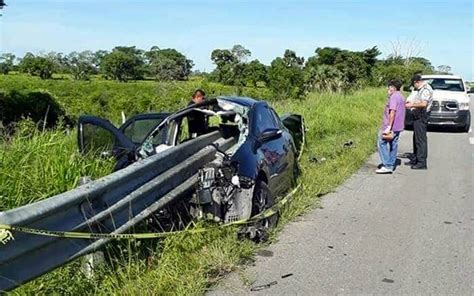 Se Incrusta Auto En La Villahermosa Esc Rcega Mueren Dos Personas El