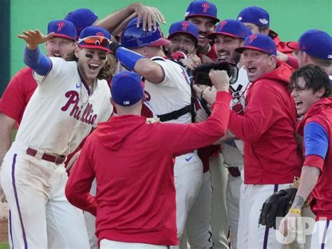 Photo Philadelphia Phillies Against Atlanta Braves Nlds In