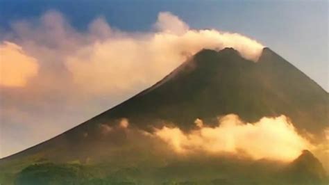 Dalam Sepekan Gunung Merapi Luncurkan 70 Kali Guguran Lava