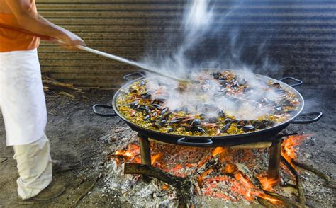 Cuire Sa Paella Au Feu De Bois Ou Au Gaz