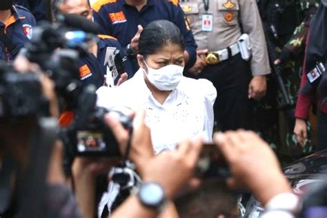 Penyidik Akhirnya Lakukan Penahanan Terhadap Putri Candrawathi Usai