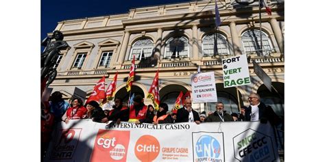 En Images Plus De Personnes Manifestent Saint Tienne Pour