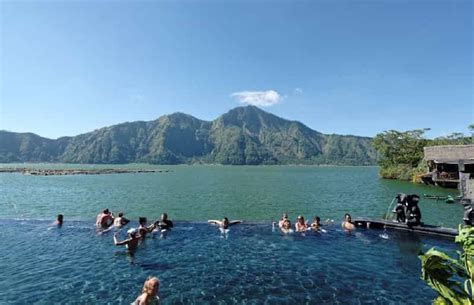 Ubud Randonn E Au Lever Du Soleil Sur Le Mont Batur Et Source D Eau