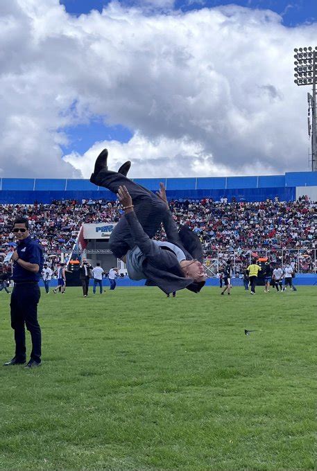 Te Fimo Se Rob El Show Boxeando Con Los Ni Os En El Estadio Nacional