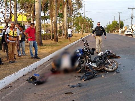 Domingo começa colisão de motos e duas mortes Correio de Carajás