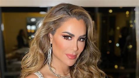 Desde El Yate Ninel Conde Deja Huella En Verano Con Elegante