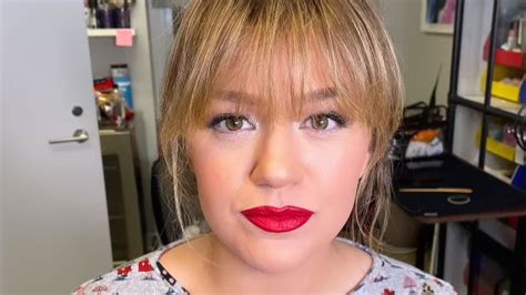 Kelly Clarkson Claps Back After Being Slammed For Wearing Shameful