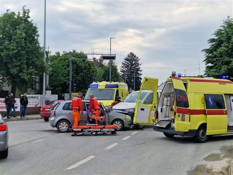 Upravo Te Ka Prometna Nesre A Dvije Osobe Ozlije Ene