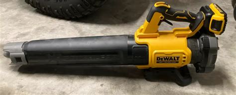 The Dewalt 20v Leaf Blower Is Great For Backyard Use The Lawn Review