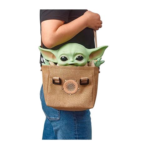 Peluche Baby Yoda En Bandolera Con Sonidos Cm