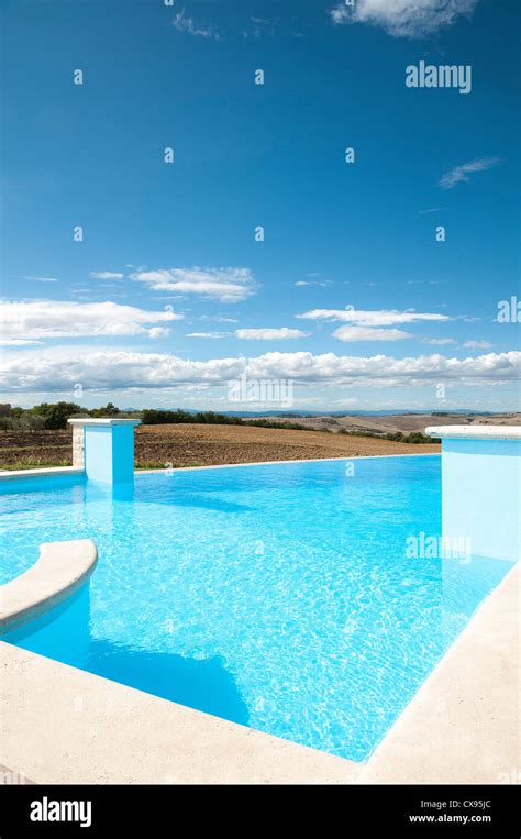 swimming pool tuscany Stock Photo - Alamy