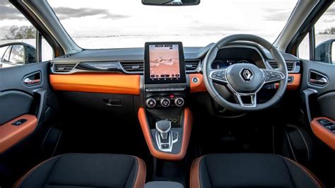 Renault Captur Interior Layout & Technology | Top Gear