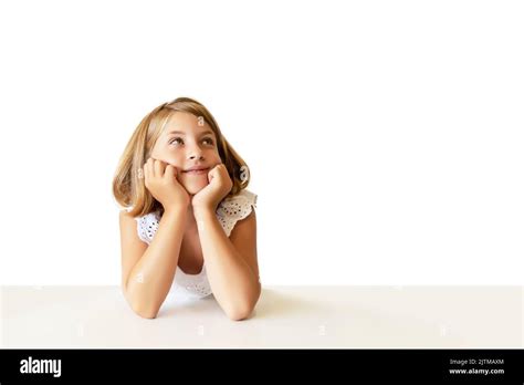 Blanche Blonde Fille Pensive Sur Fond Blanc Imagination Belles Id Es Et Pens Es Maquette Pour