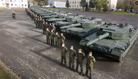 Los 14 tanques alemanes Leopard 2A4 prometidos ya están en la República