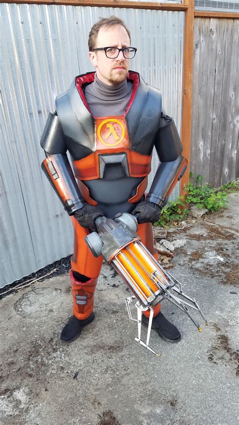 HEV Suit Cosplay : r/HalfLife