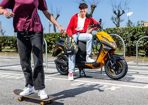 Streetzone 50 10 Naked Scooter By Peugeot Motocycles