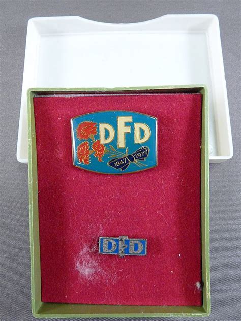 Ddr Dfd Pin 2x Demokratischer Frauenbund Deutschlands Militaria 4 You