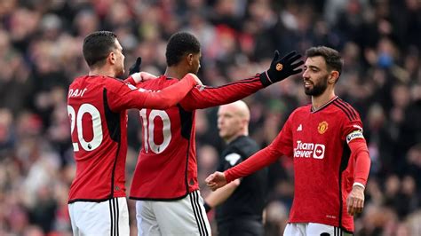 Man Utd Reignite Top Four Hopes With Victory Despite Everton Scare 5