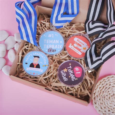 Jual Medali Custom Foto Kalung Kado Ulang Tahun Cewek Wisuda Valentine