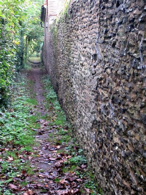 Path Onto Leighton Road Philip Jeffrey Cc By Sa Geograph