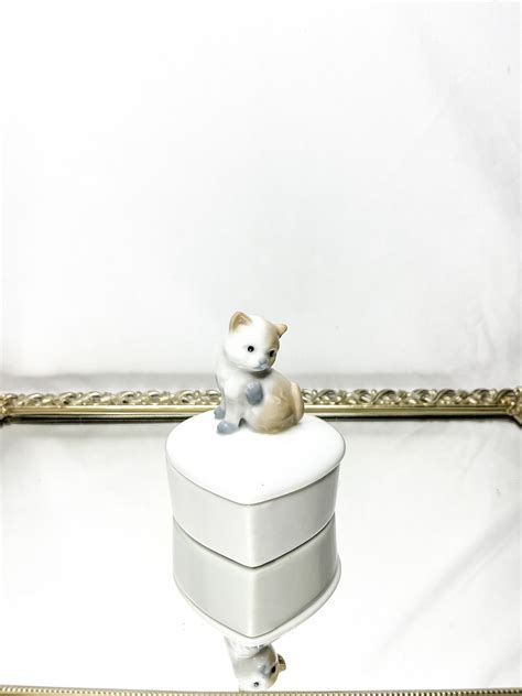 Vintage Otagiri White Porcelain Heart Shaped Trinket Box With Cat On