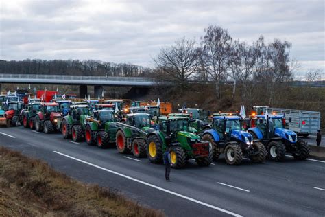 Crise agricole les agriculteurs annoncent de nouveaux blocages dès