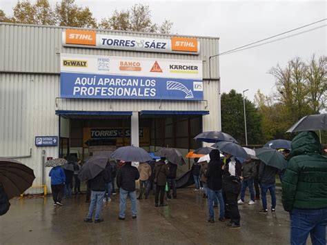 Un Do Persoal Do Comercio Do Metal Da Provincia De Pontevedra