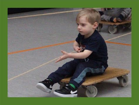 Hoppel und Bürste zu Besuch im Kindergarten - TSV Adendorf