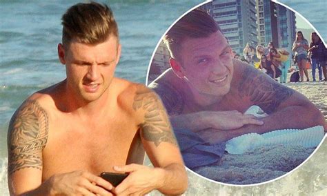 Backstreet Boy Nick Carter Pictured Shirtless As He Hits Beach In Leeteuk Siwon Heechul