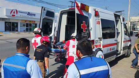 Ambulancia atropella a un joven cuando salía de una tienda en Monterrey