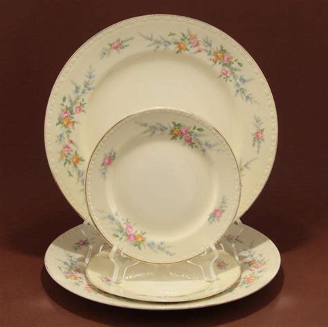 Georgian Cashmere Homer Laughlin China Eggshell Dinner Bread Plates