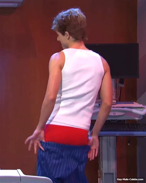 Timothée Chalamet Twists His Ass Around in Red Panties ALBUMPORN