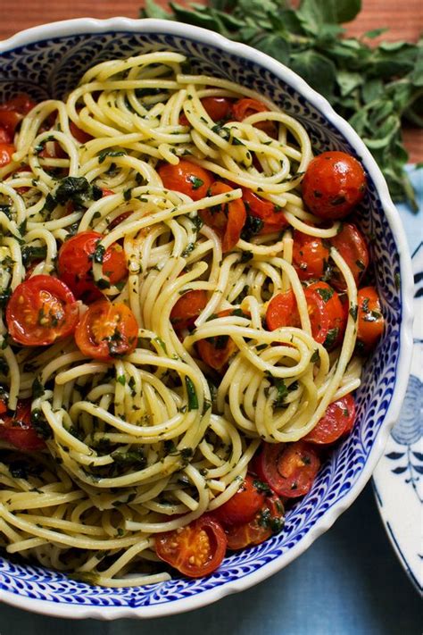 One Pot Spaghetti With Cherry Tomatoes And Kale