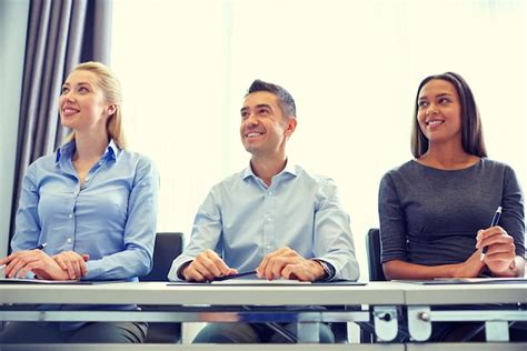 Concepto De Negocios Personas Y Conferencias Reuni N Sonriente Del