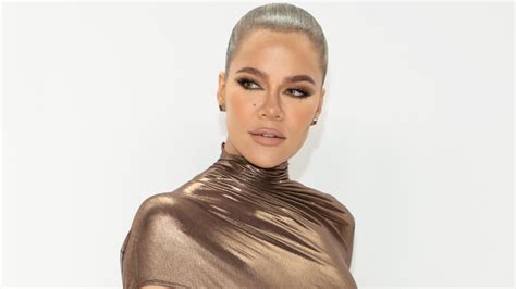 Khloe Kardashian Revela O Rosto De Seu Filho Ca Ula Em Postagem De