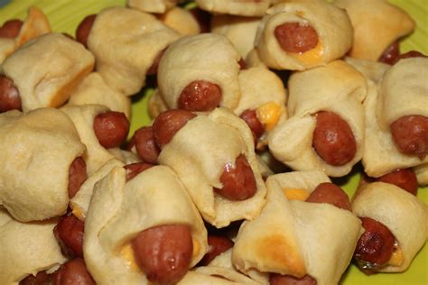 Julie Bakes A Lot!: Mini Pigs in a Blanket!