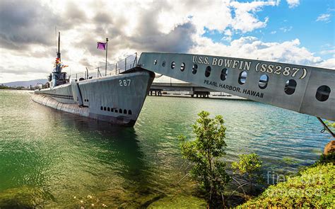 The Submarine Uss Bowfin Photograph By Phillip Espinasse