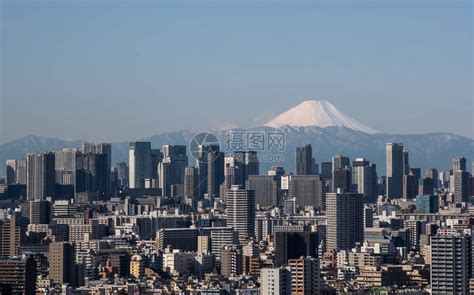 东京城市景观东京市中心建筑和东京塔地标与富士山在晴朗的日子高清图片下载 正版图片502643984 摄图网