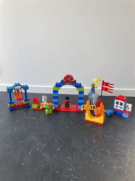 Se produkter som liknar Lego duplo stor cirkus 10504 på Tradera 636885552