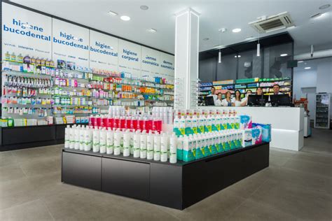 Dise O Y Reforma De Farmacias Modernas Concep By Glintt