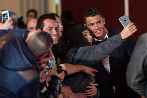 Watch Cristiano Ronaldo's world record attempt to take most selfies in ...